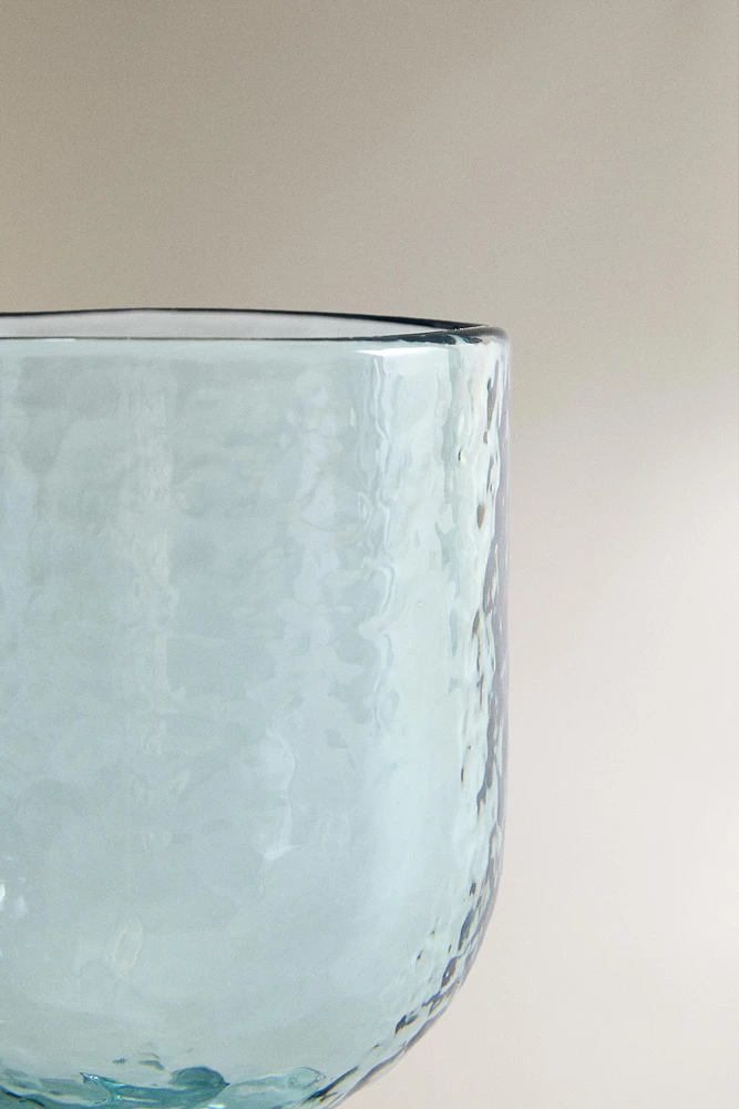 VERRE À PIED ACRYLIQUE MARTELÉ