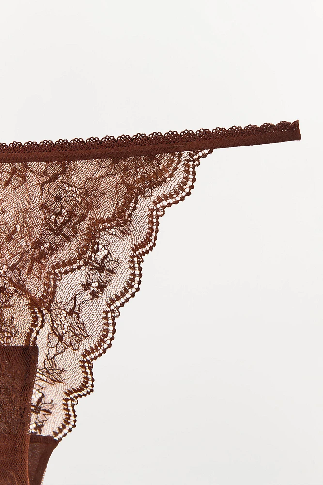 CULOTTE EN DENTELLE À FLEURS
