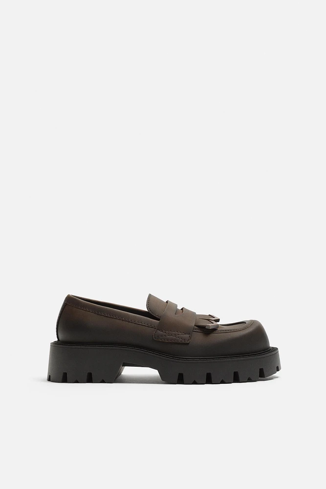 MOCASSIN À SEMELLE ÉPAISSE AVEC FRANGES