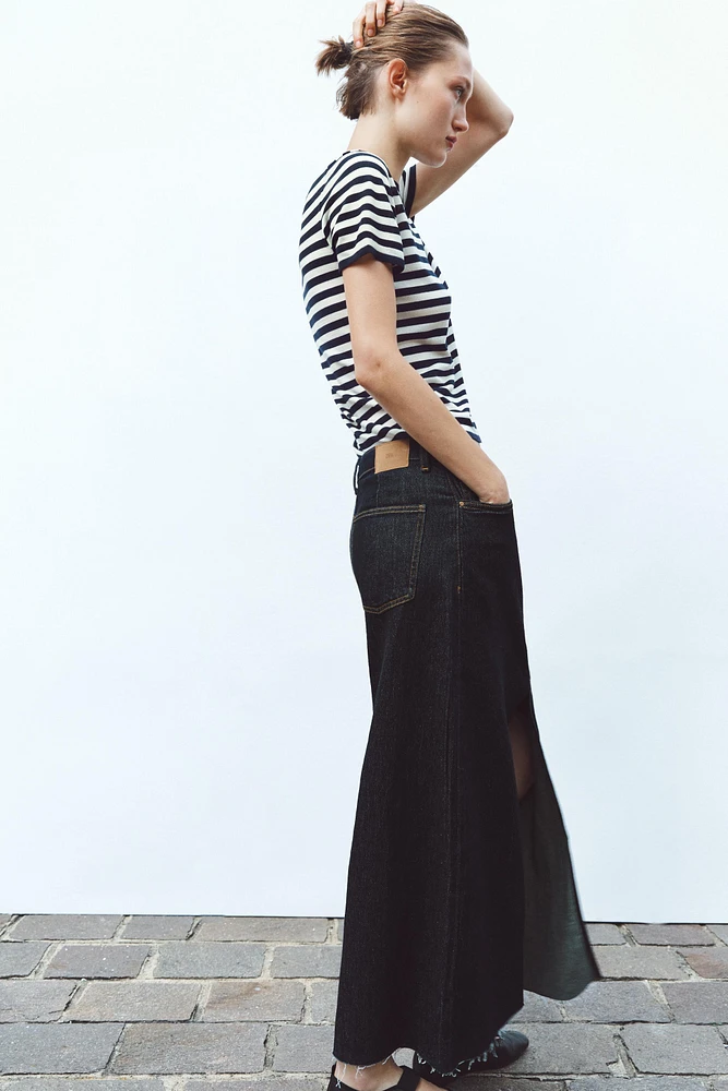 STRIPED SHORT SLEEVE KNIT TOP
