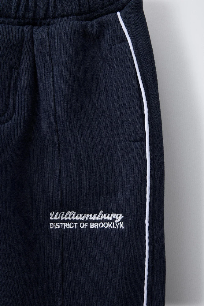 PANTALON DROIT EN MOLLETON À INSCRIPTION