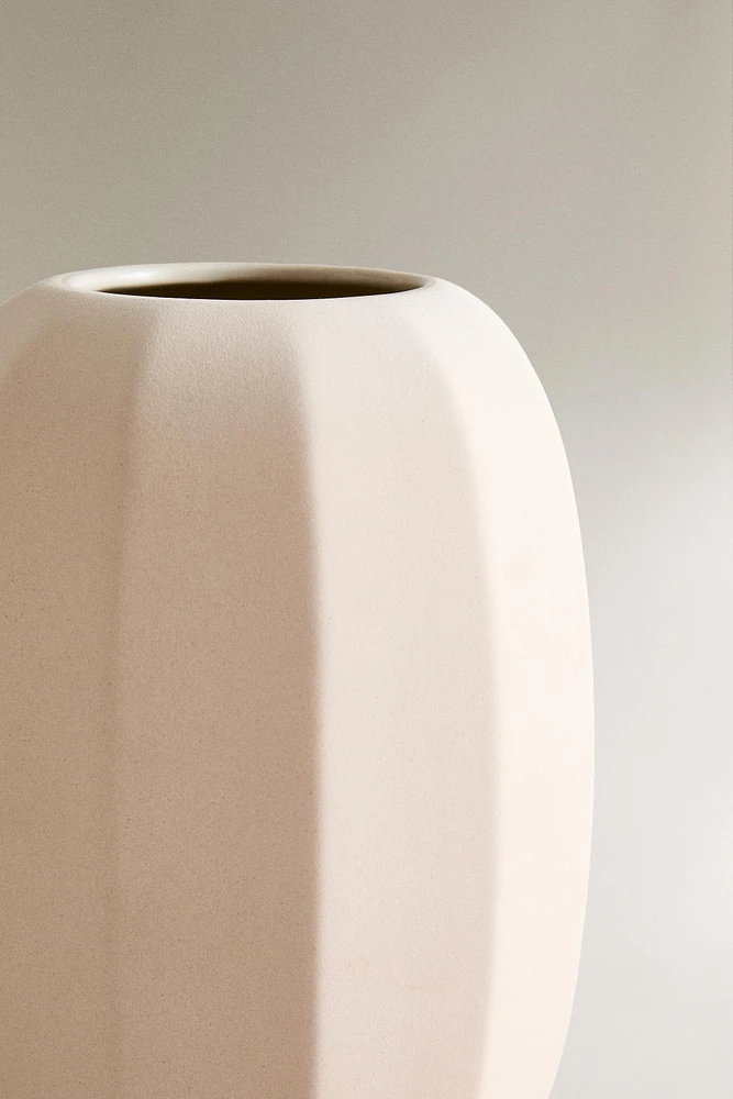 STONEWARE VASE WITH LINES