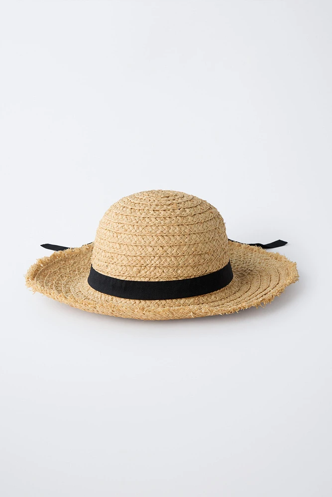 CHAPEAU CANOTIER EN RAPHIA EFFRANGÉ