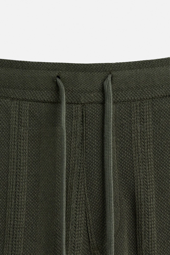 PANTALON À TEXTURE RAYURES
