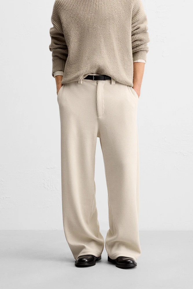 PANTALON COUPE LARGE EN VELOURS CÔTELÉ