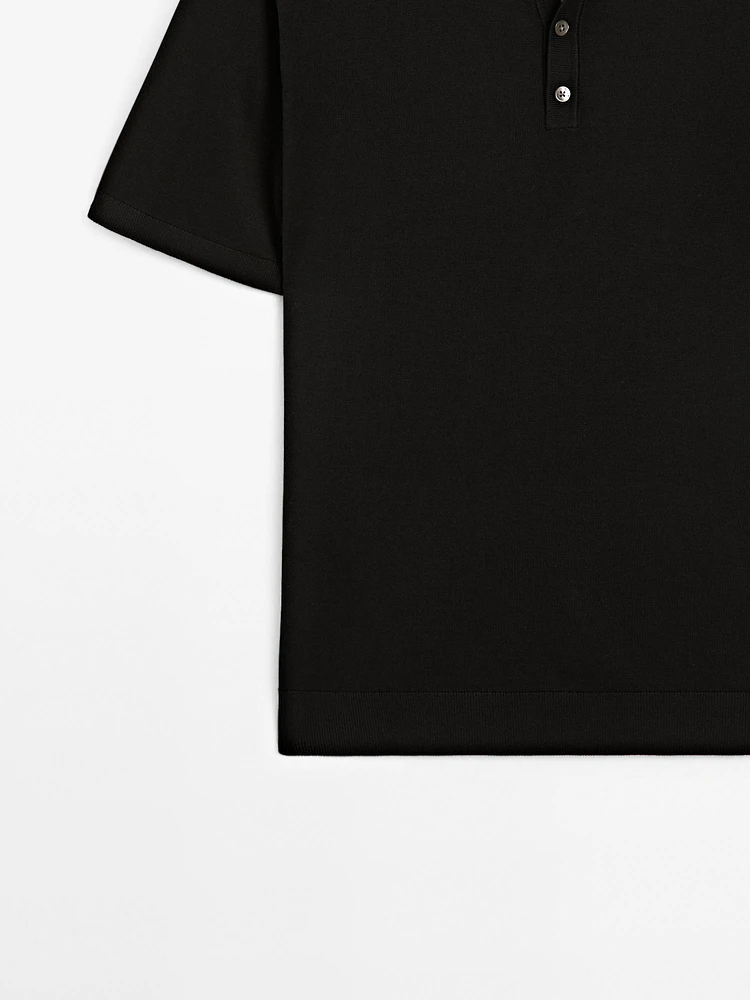 Knit polo shirt with coloured collar detail