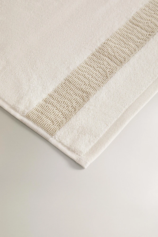 SERVIETTE DE BAIN BORDURE TEXTURE