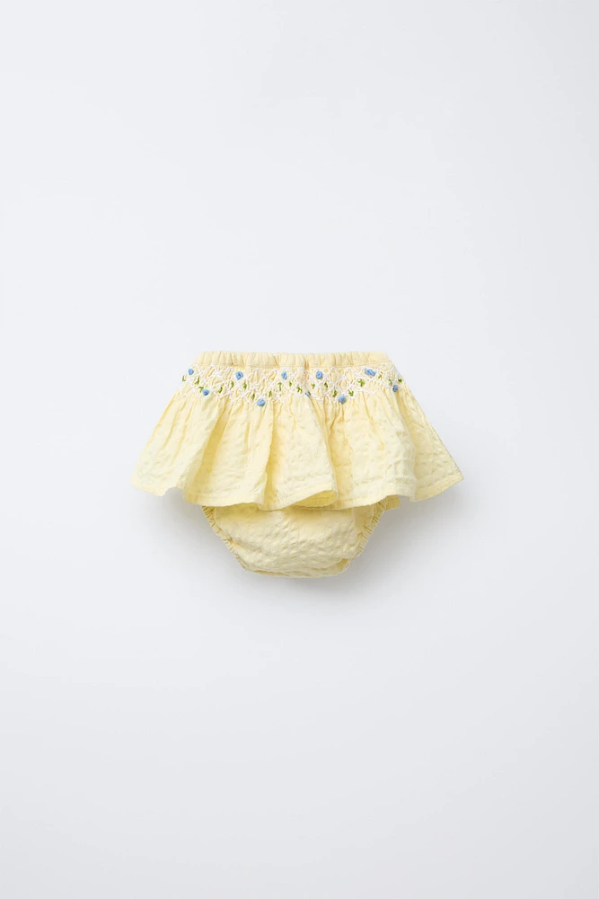 EMBROIDERED RUFFLE BOTTOMS