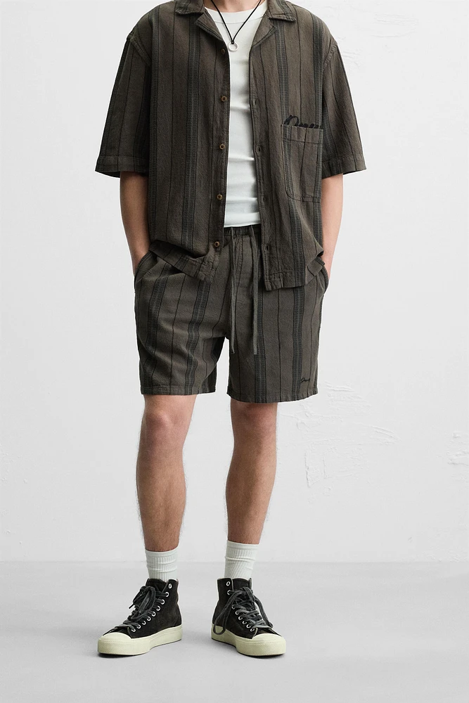 TEXTURED EMBROIDERED SHORTS
