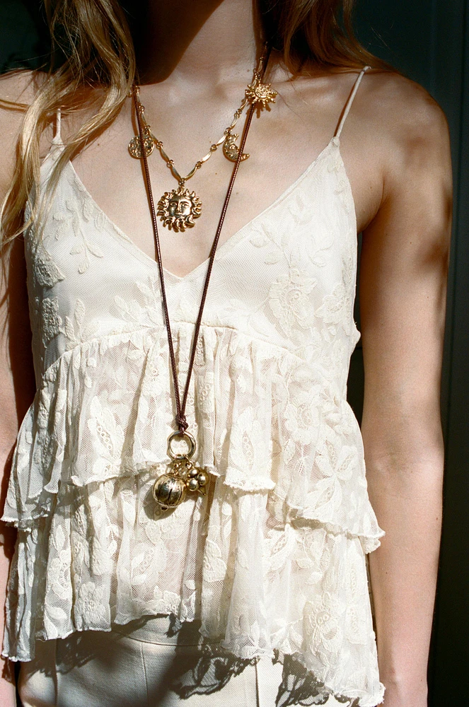 TOP WITH RUFFLED STRAPS