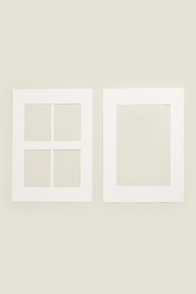 PICTURE FRAME WITH PASSE-PARTOUT
