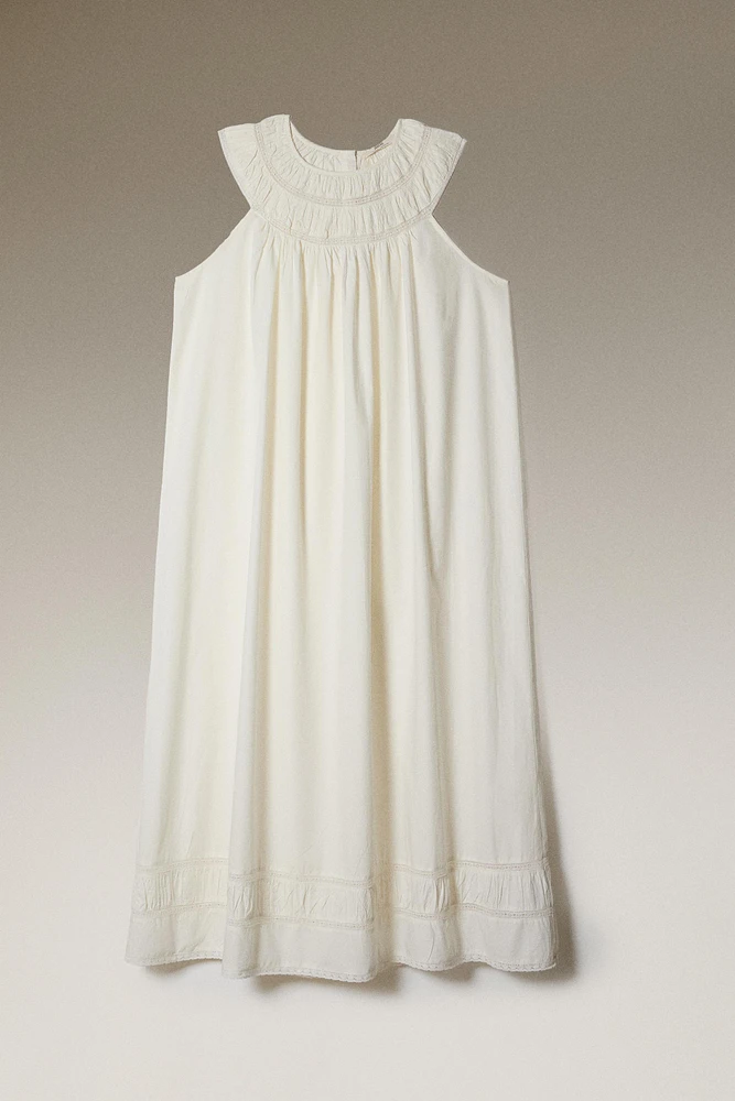 CHEMISE DE NUIT FRONCÉE ET DENTELLE