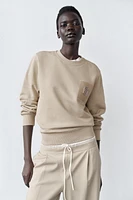 BROOCH SWEATSHIRT