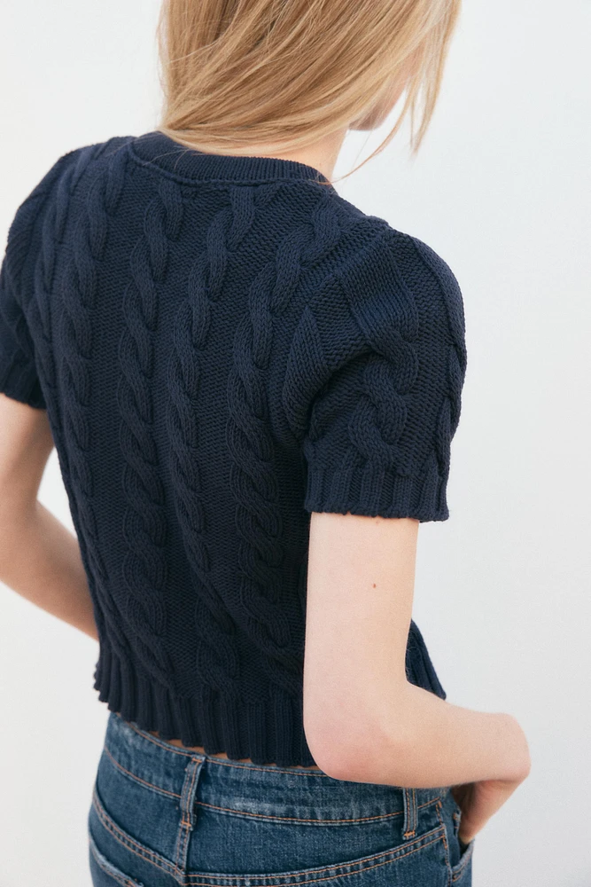 GILET EN MAILLE BOUTON CONTRASTE