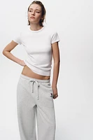 PANTALON EN MOLLETON À INSCRIPTION