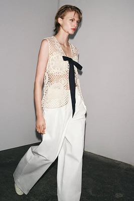 CONTRAST EMBROIDERY NET VEST