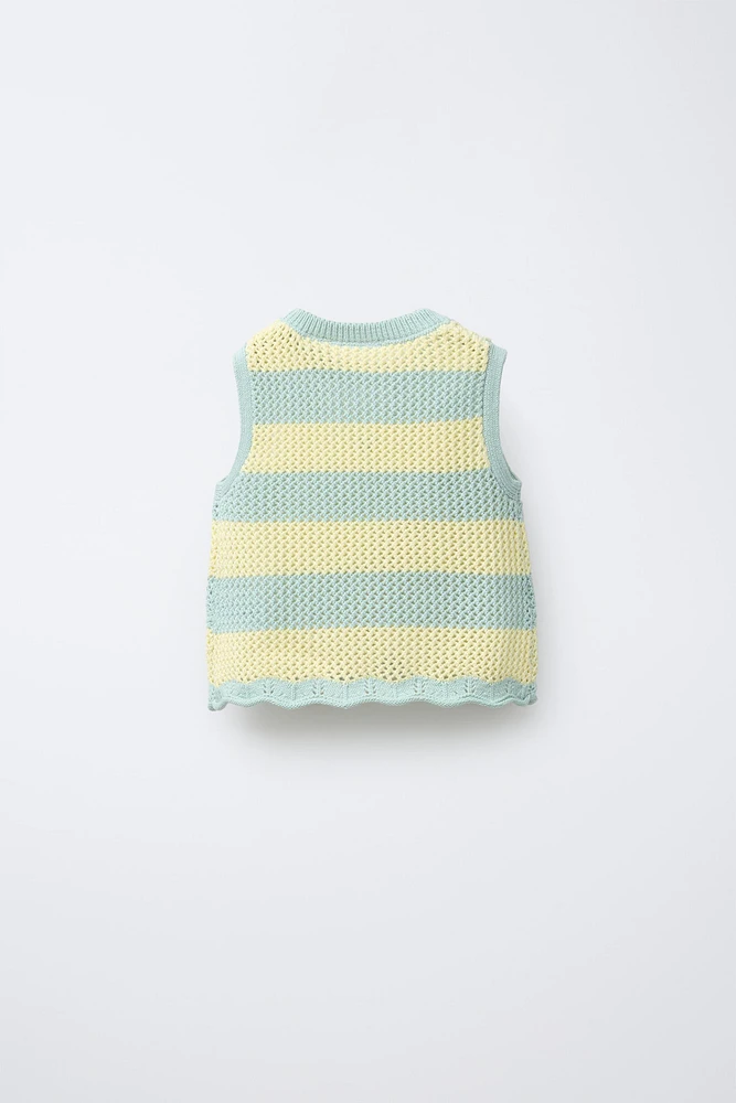 EMBROIDERED KNIT TOP