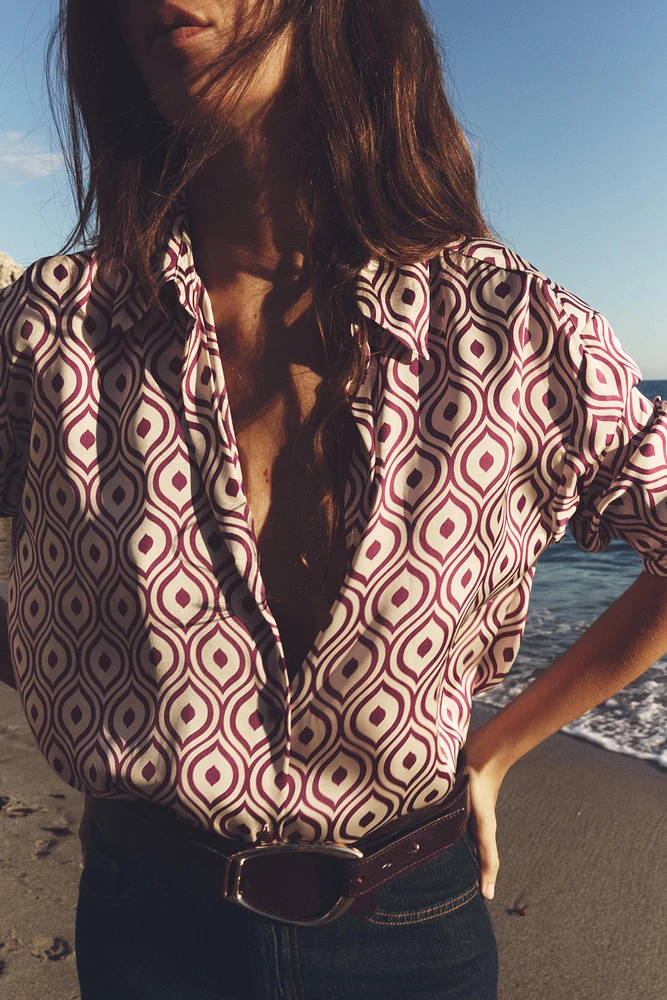 GEOMETRIC PRINT SATIN EFFECT SHIRT