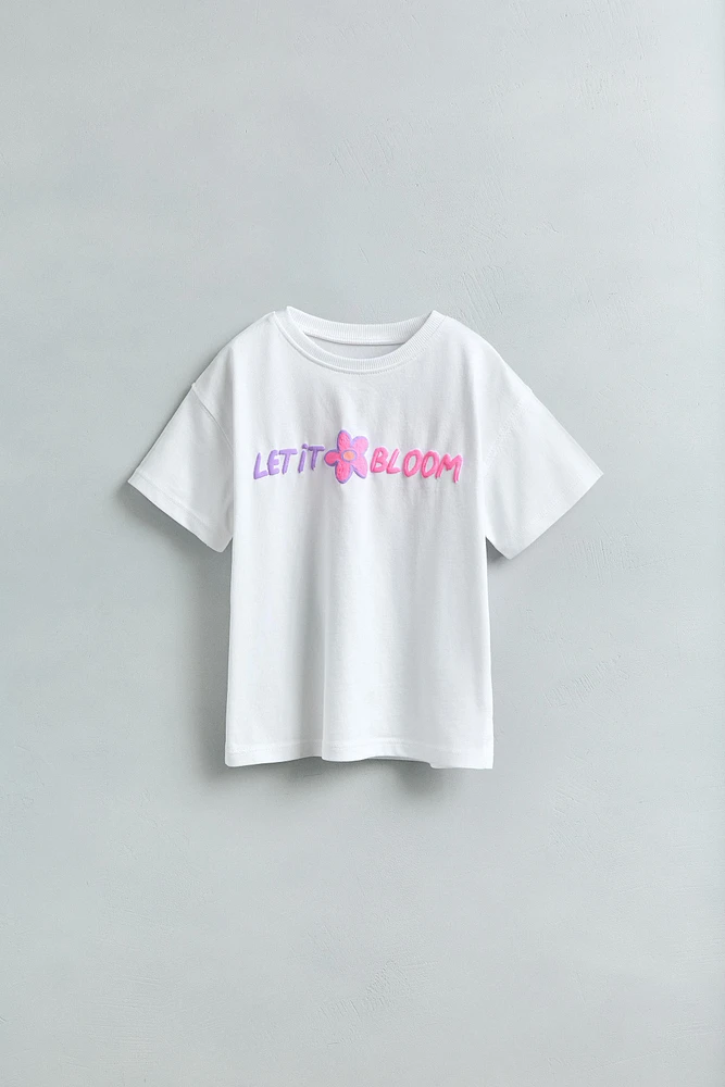 T-SHIRT IMPRIMÉ À INSCRIPTION EN RELIEF