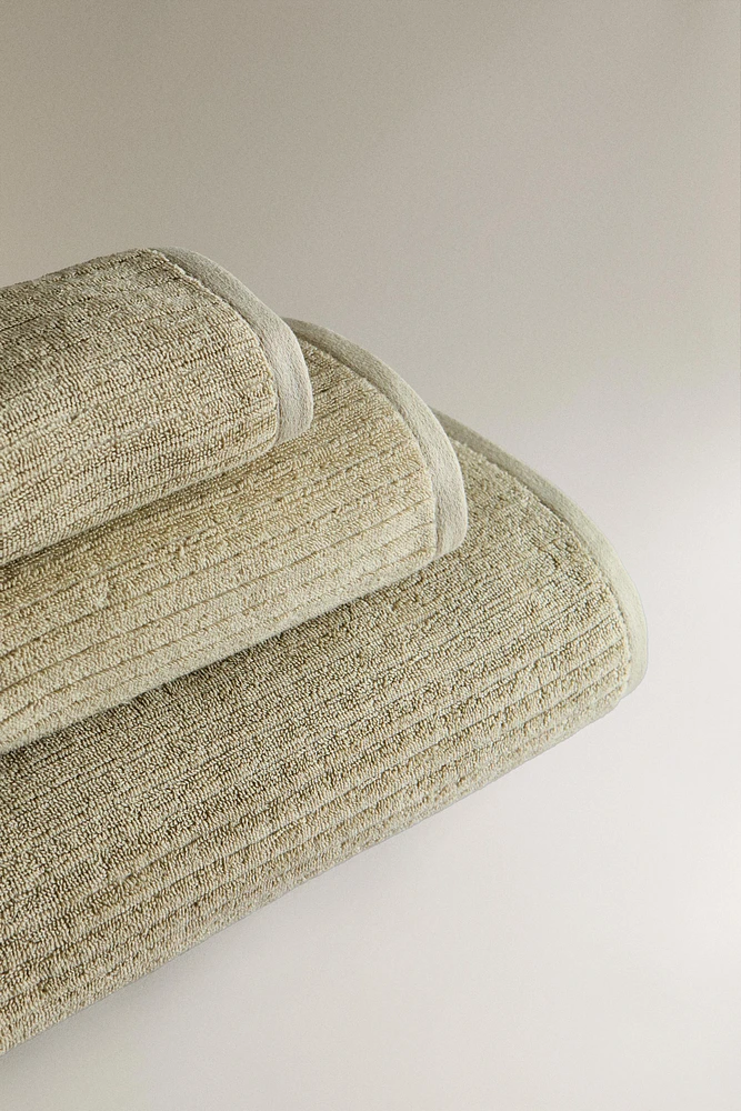 STRIPED TEXTURED BATH TOWEL