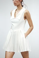 ROBE COURTE À COL CLAUDINE
