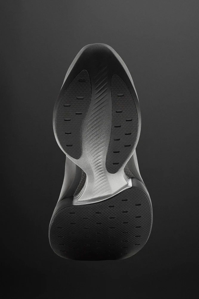 LONG DISTANCE RUNNING SNEAKERS