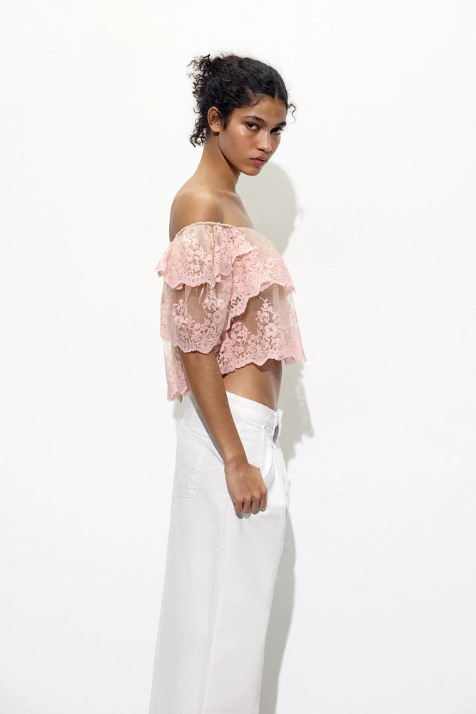 EMBROIDERED RUFFLED TOP