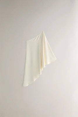 CAPE SATIN ASYMÉTRIQUE