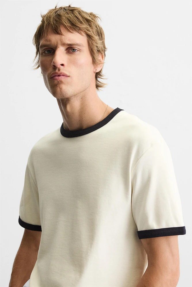 T-SHIRT CÔTELÉ CONTRASTE BASIQUE