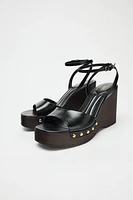 CHAUSSURES À TALONS COMPENSÉS ET PLATEFORME