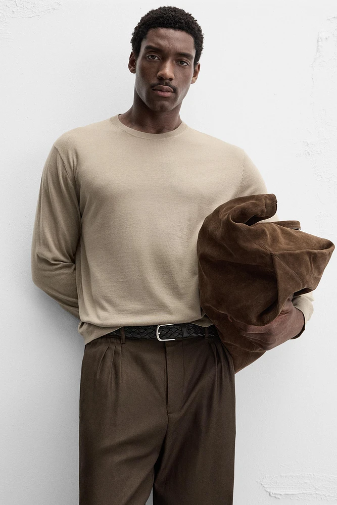 LIGHTWEIGHT 100% WOOL SWEATER