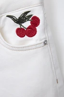 SHORT EN DENIM BRODÉ DE CERISES
