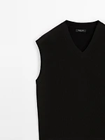 V-neck linen blend vest