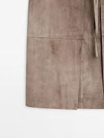 Jupe midi portefeuille en cuir finition daim
