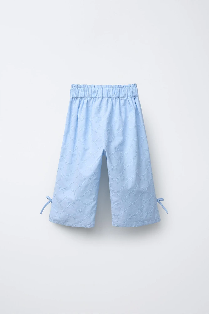 PANTALON LACETS BRODÉS