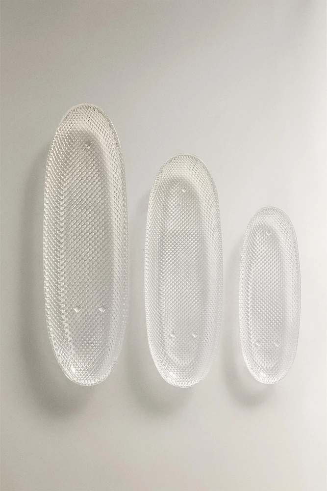 OVAL GLASS SERVING DISH WITH A RAISED DESIGN
