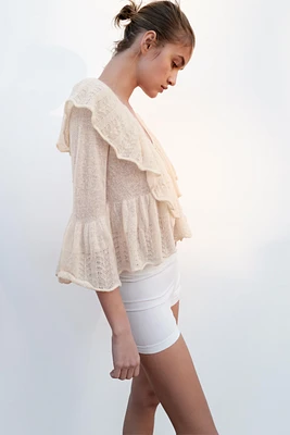 RUFFLED KNIT TOP