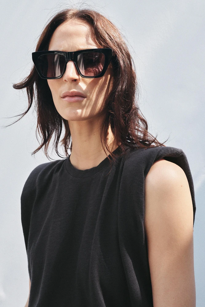 WASHED EFFECT T-SHIRT WITH SHOULDER PADS