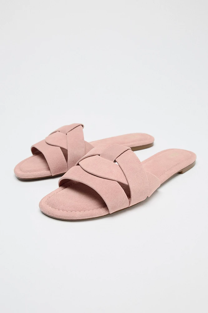 CROSSOVER LEATHER FLAT SANDALS