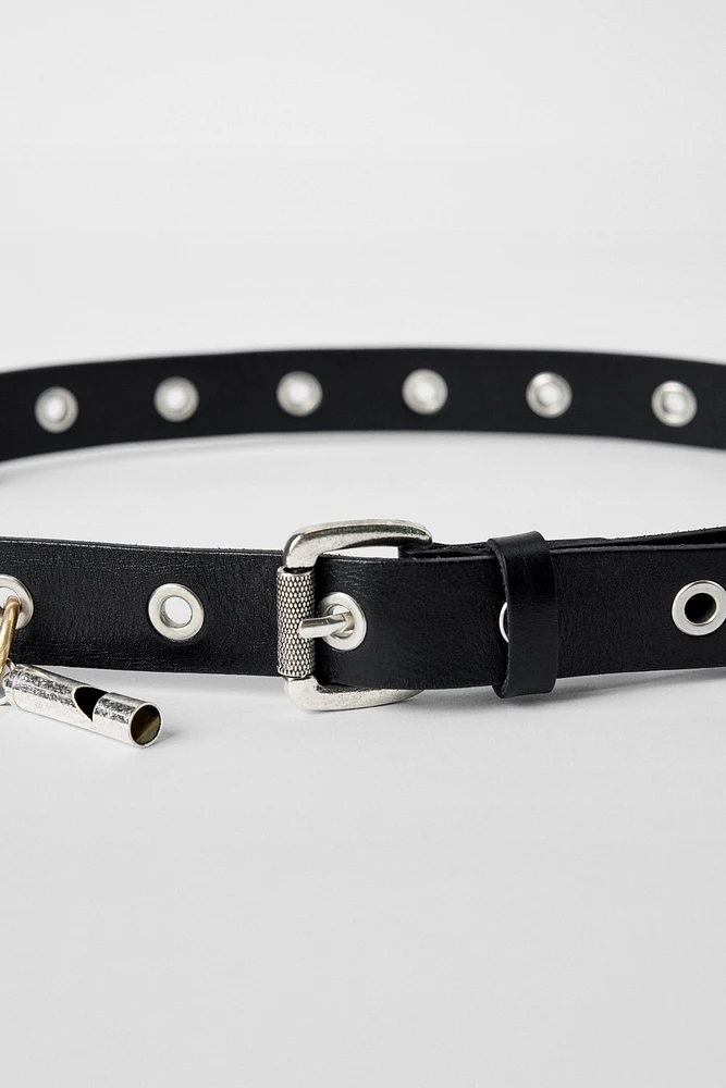 CEINTURE EN CUIR À CLOUS ET  CHARMS KATE MOSS X ZARA