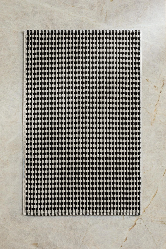 TEXTURED WAFFLE BATH MAT