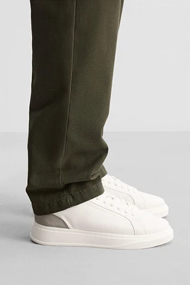 HEEL DETAIL SNEAKER