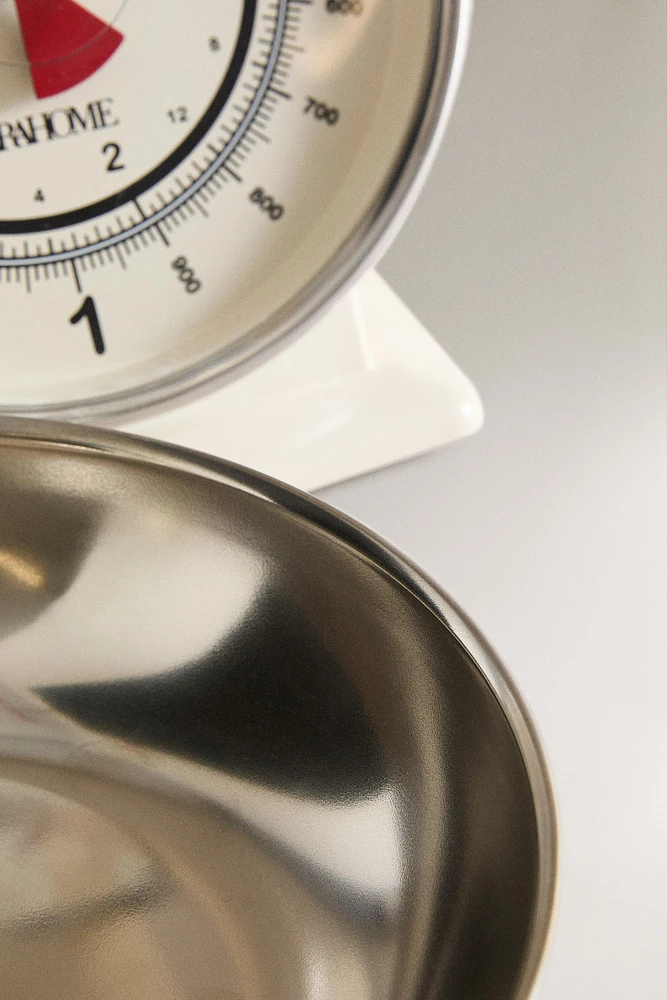 RETRO-STYLE SCALE