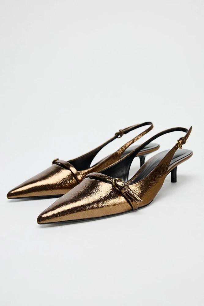 CHAUSSURES OUVERTES À L'ARRIÈRE TALONS KITTEN HEEL AVEC EFFET MÉTALLISÉ