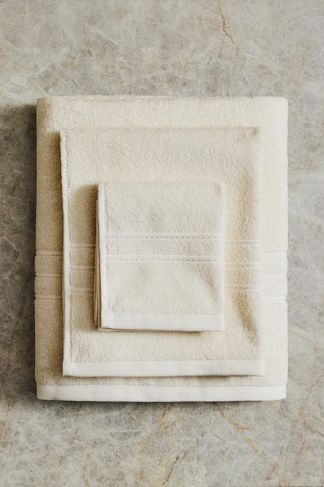 BATH TOWEL WITH BORDER