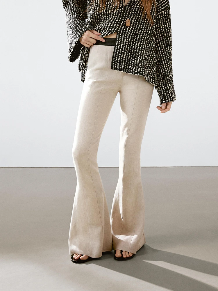Pantalon flare taille contrastante