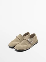 Soft loafers with buckle