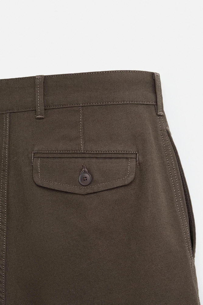 BERMUDA REGULAR FIT À PLIS