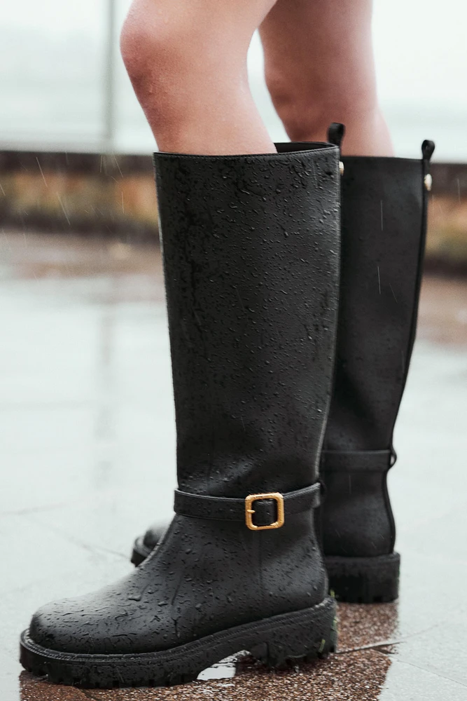 BOTTES PLATES À SEMELLE CRANTÉE