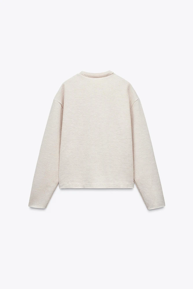 PULL AU TOUCHER DOUX